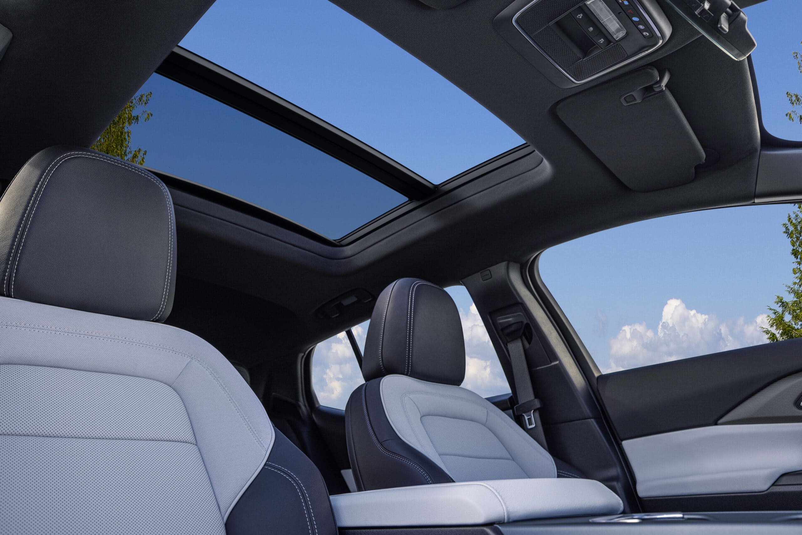 2026 Chevrolet Equinox EV 3LT 121 seats and sunroof
