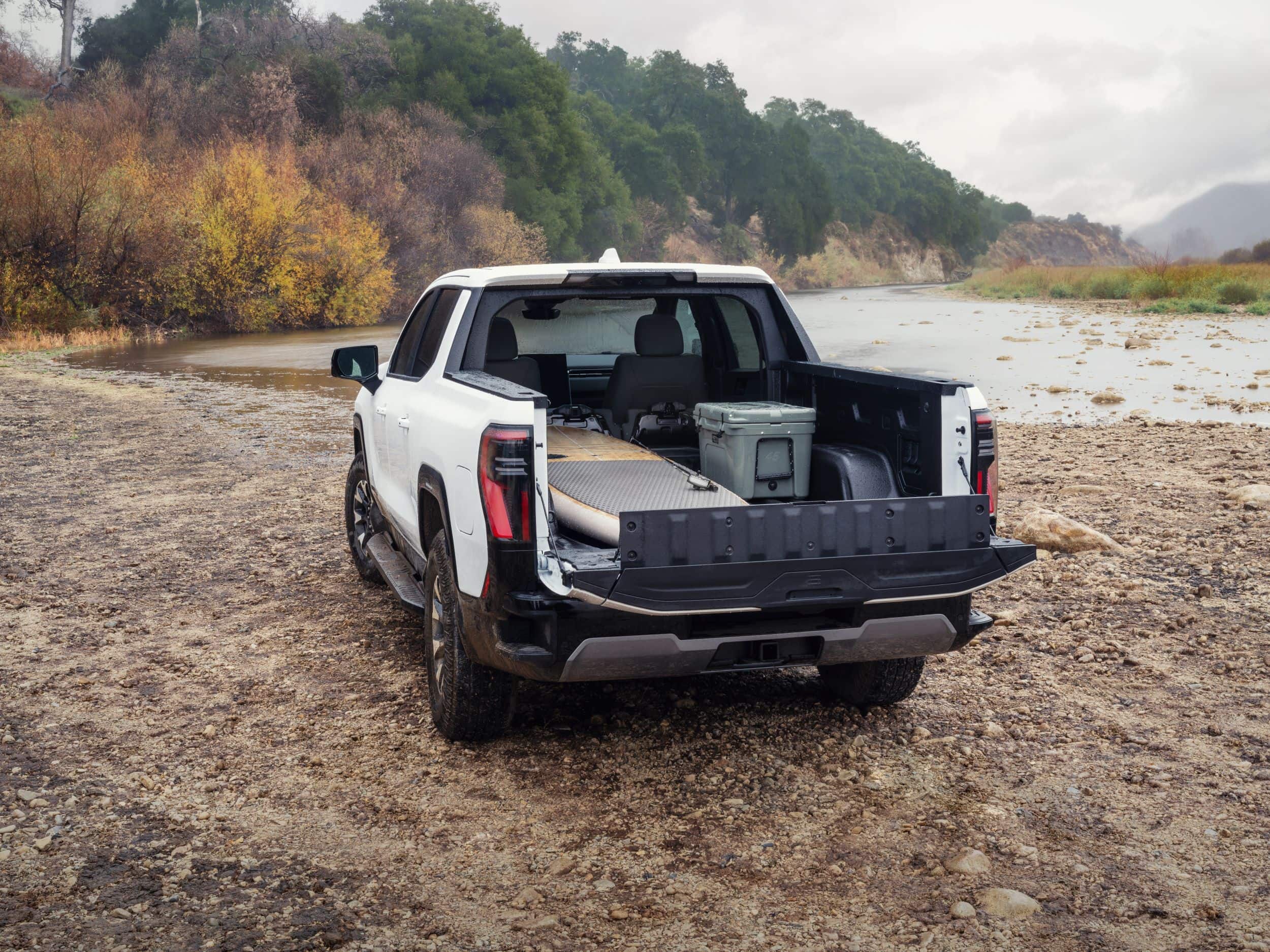 2026 GMC Sierra EV 04 AT4 external MidGate and bed