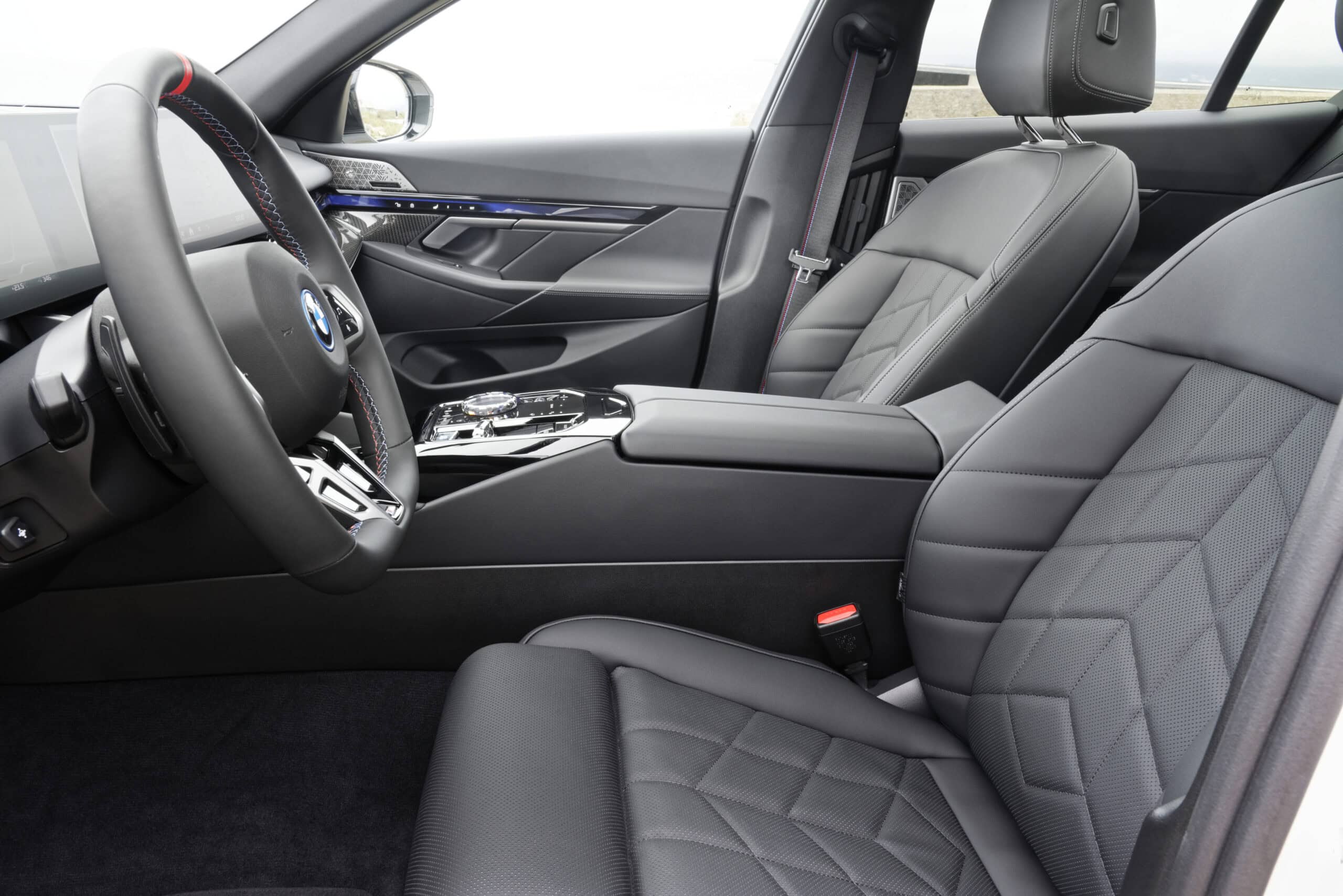 2027 BMW i5 interior