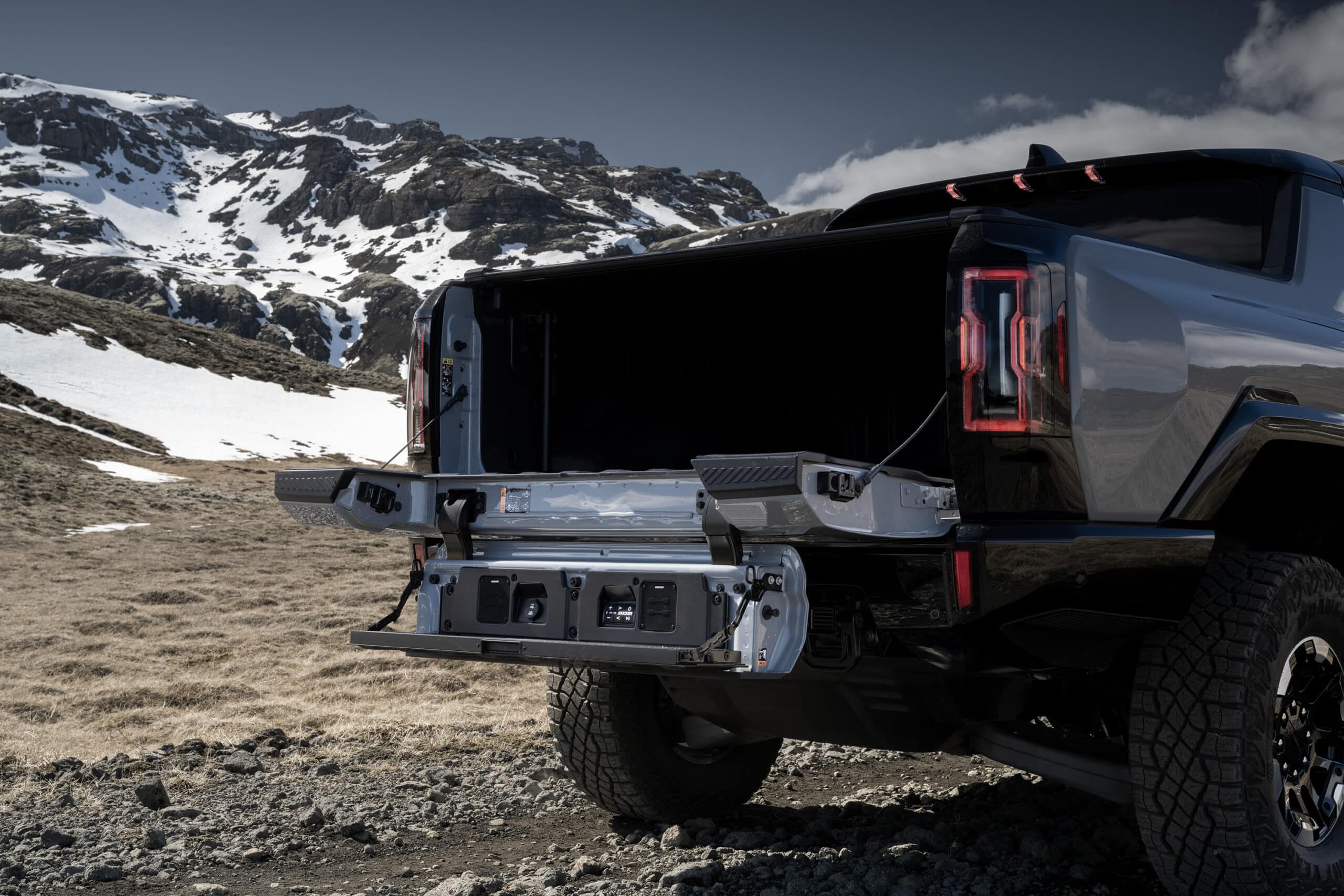 Detail view of the 2025 GMC HUMMER EV 3X Pickup featuring MultiPro Tailgate