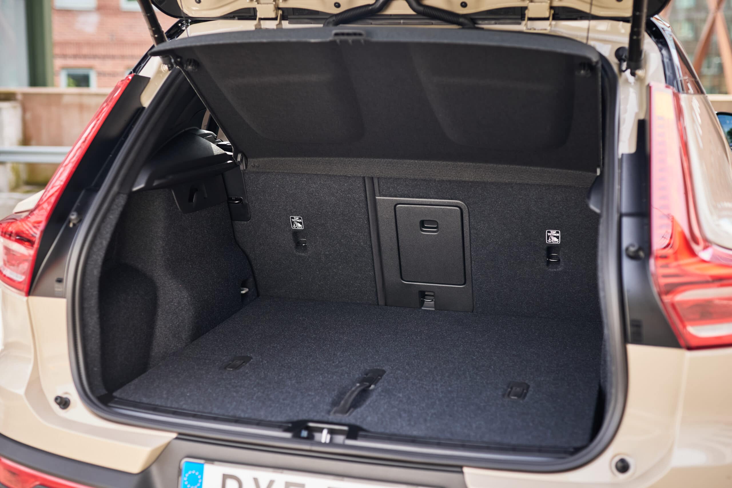 Volvo 2025 ex40 Trunk space